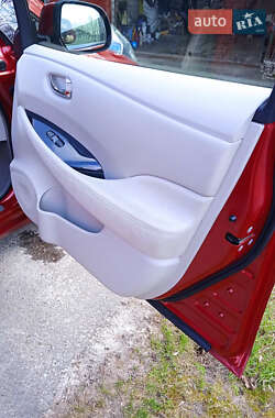 Хетчбек Nissan Leaf 2011 в 