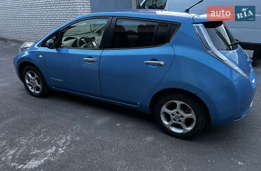 Хэтчбек Nissan Leaf 2012 в 