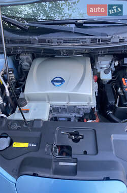 Хэтчбек Nissan Leaf 2014 в 