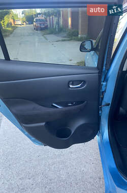 Хэтчбек Nissan Leaf 2014 в 