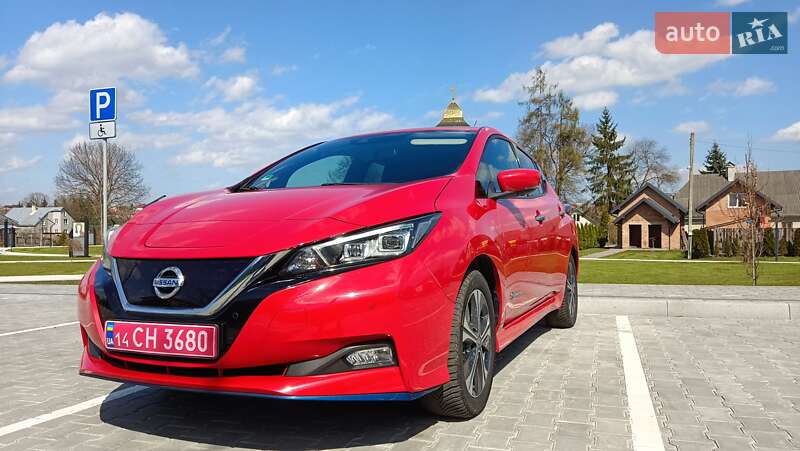 Хэтчбек Nissan Leaf 2019 в 