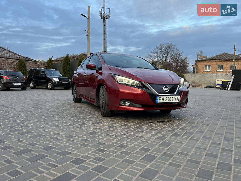 Хэтчбек Nissan Leaf 2018 в Кропивницком