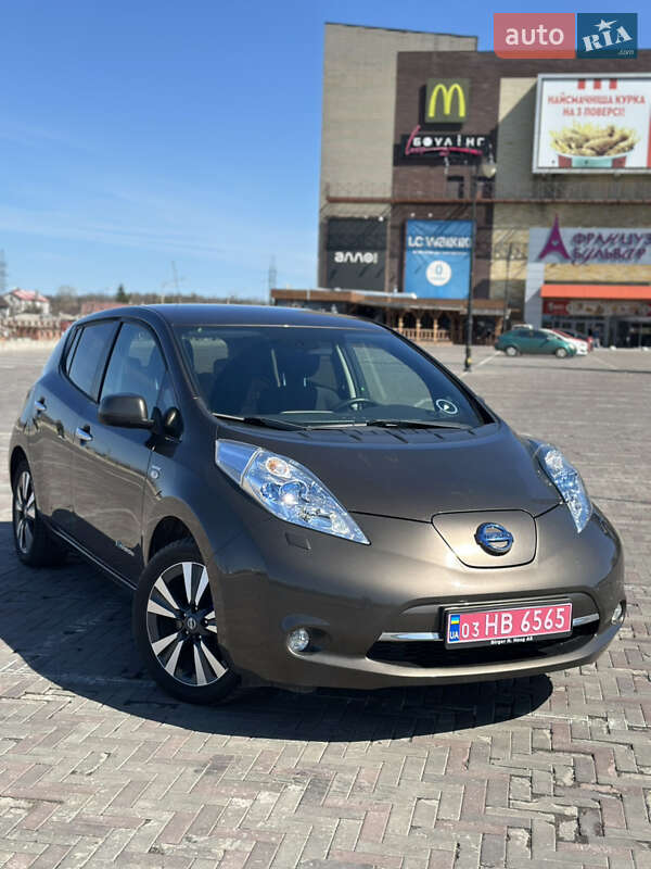 Хэтчбек Nissan Leaf 2017 в 