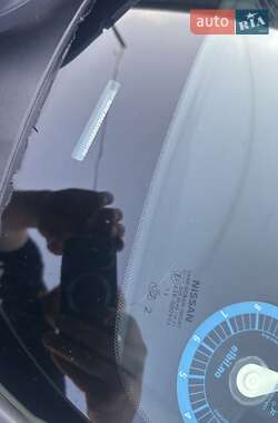 Хэтчбек Nissan Leaf 2014 в 