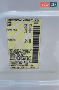 Хетчбек Nissan Leaf 2013 в 