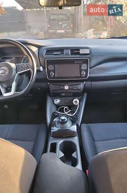 Хэтчбек Nissan Leaf 2018 в 