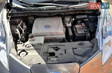 Хэтчбек Nissan Leaf 2014 в 