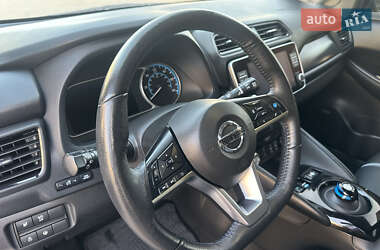 Хэтчбек Nissan Leaf 2021 в 