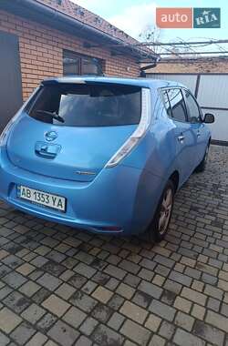 Хэтчбек Nissan Leaf 2011 в 