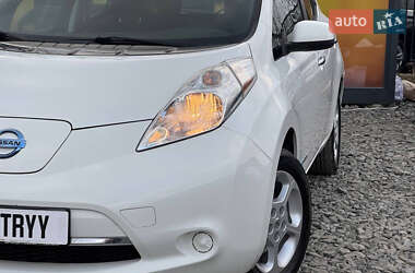 Хэтчбек Nissan Leaf 2013 в 