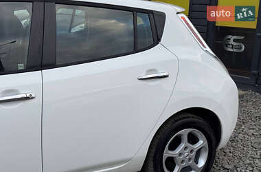 Хэтчбек Nissan Leaf 2013 в 