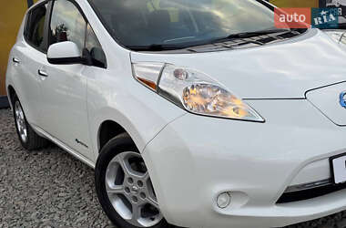 Хэтчбек Nissan Leaf 2013 в 