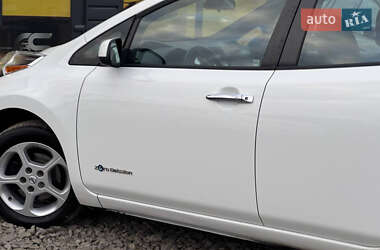 Хэтчбек Nissan Leaf 2013 в 