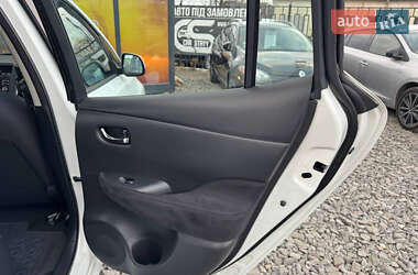 Хэтчбек Nissan Leaf 2013 в 