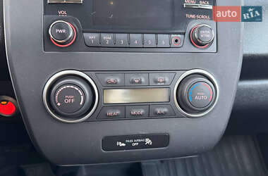 Хэтчбек Nissan Leaf 2013 в 