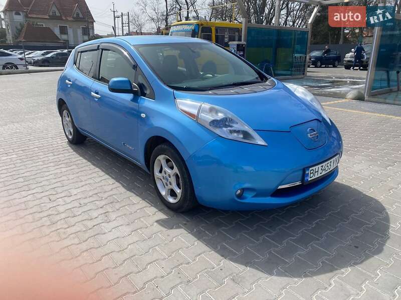 Хэтчбек Nissan Leaf 2011 в Одессе