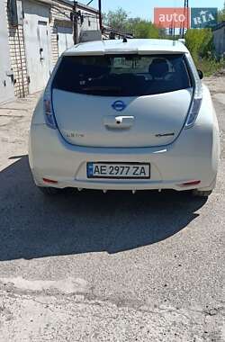 Хетчбек Nissan Leaf 2013 в 