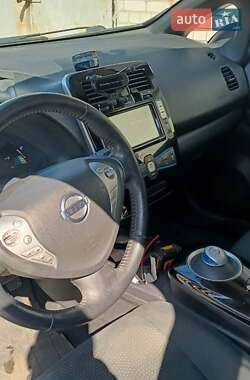 Хетчбек Nissan Leaf 2013 в 