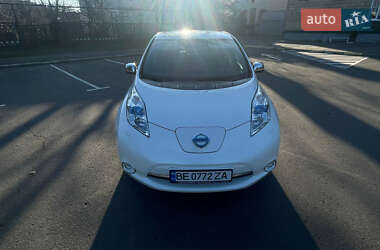 Хэтчбек Nissan Leaf 2013 в 