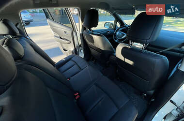 Хэтчбек Nissan Leaf 2013 в 