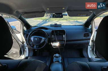 Хэтчбек Nissan Leaf 2013 в 