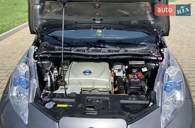 Хэтчбек Nissan Leaf 2015 в 