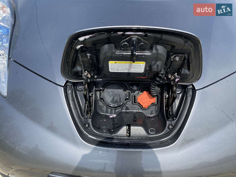 Хетчбек Nissan Leaf 2015 в Ланівці