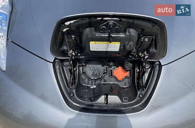 Хэтчбек Nissan Leaf 2015 в 