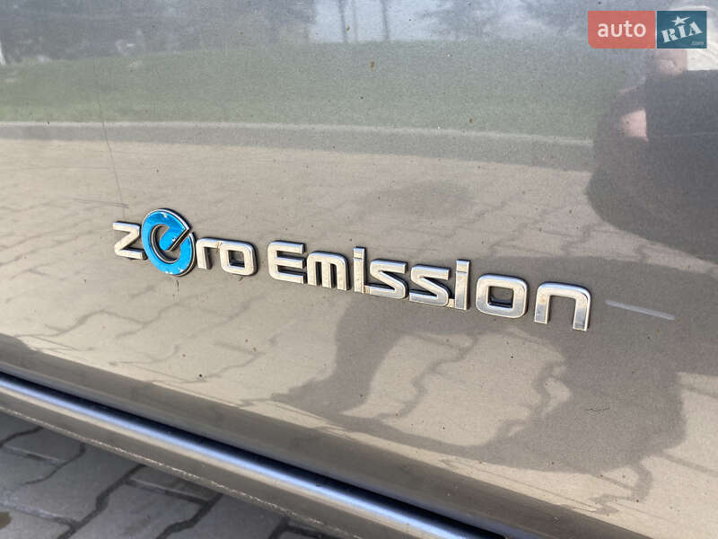 Хетчбек Nissan Leaf 2015 в Ланівці