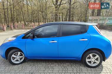 Хэтчбек Nissan Leaf 2013 в 