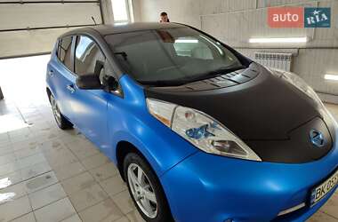 Хэтчбек Nissan Leaf 2013 в 