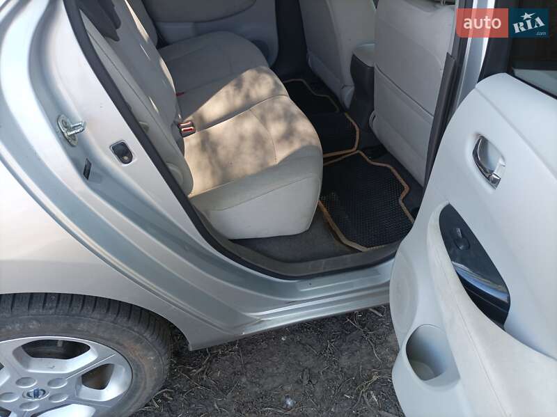 Хетчбек Nissan Leaf 2011 в Сумах