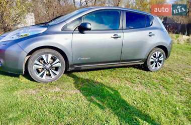 Хэтчбек Nissan Leaf 2014 в 