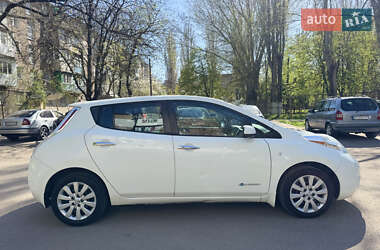Хэтчбек Nissan Leaf 2016 в 