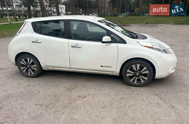 Хэтчбек Nissan Leaf 2014 в 
