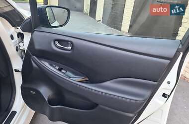 Хэтчбек Nissan Leaf 2019 в 