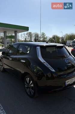 Хетчбек Nissan Leaf 2015 в 