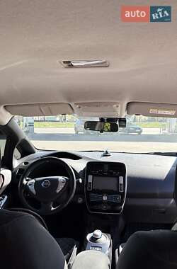 Хетчбек Nissan Leaf 2015 в 