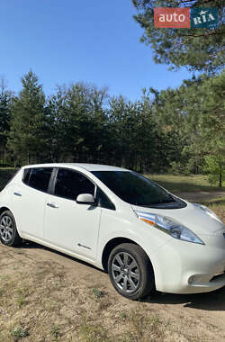 Хетчбек Nissan Leaf 2015 в 