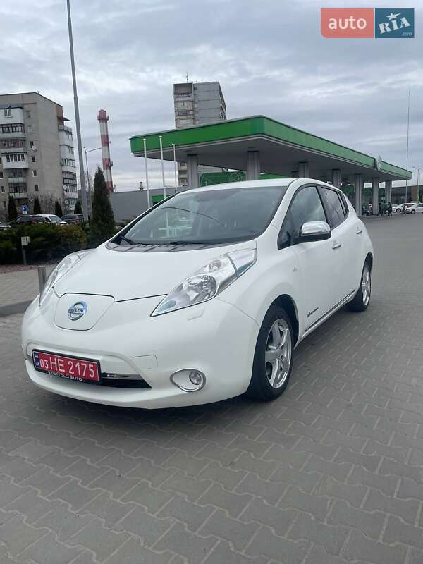Хэтчбек Nissan Leaf 2014 в 