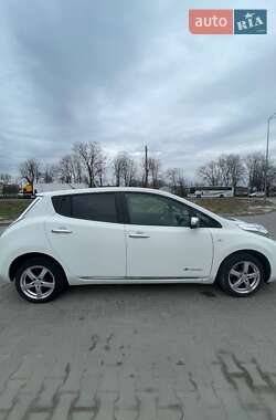 Хэтчбек Nissan Leaf 2014 в 