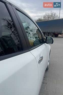 Хэтчбек Nissan Leaf 2014 в 