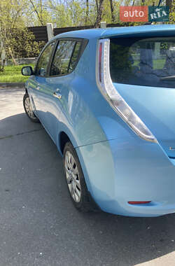 Хэтчбек Nissan Leaf 2015 в 