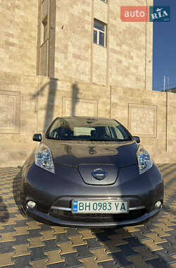 Хэтчбек Nissan Leaf 2015 в 