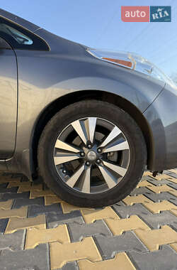 Хэтчбек Nissan Leaf 2015 в 