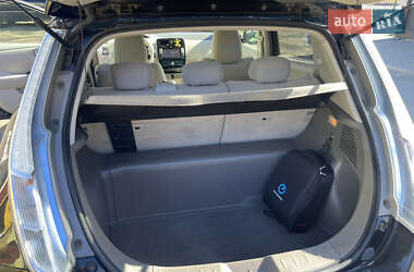 Хэтчбек Nissan Leaf 2012 в 
