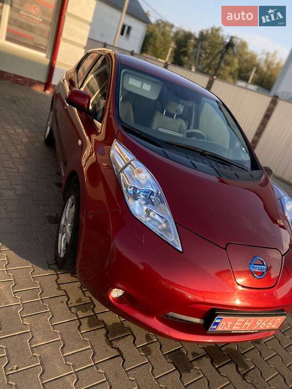 Хэтчбек Nissan Leaf 2012 в Черновцах