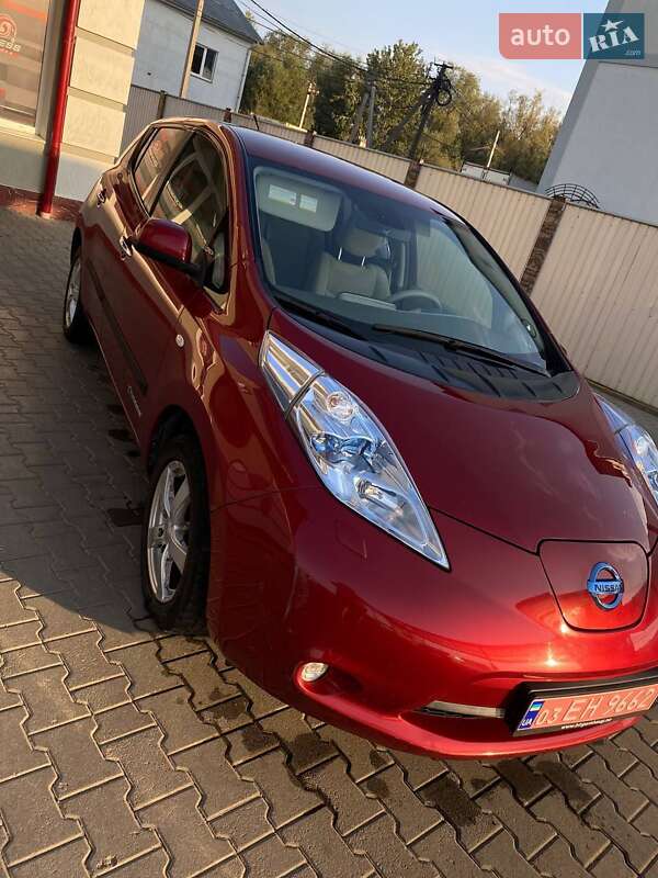 Хэтчбек Nissan Leaf 2012 в Черновцах