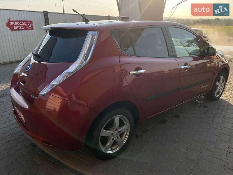 Хэтчбек Nissan Leaf 2012 в Черновцах