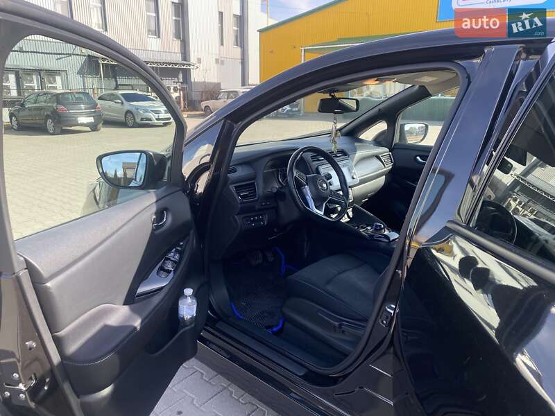 Хэтчбек Nissan Leaf 2018 в Хмельницком